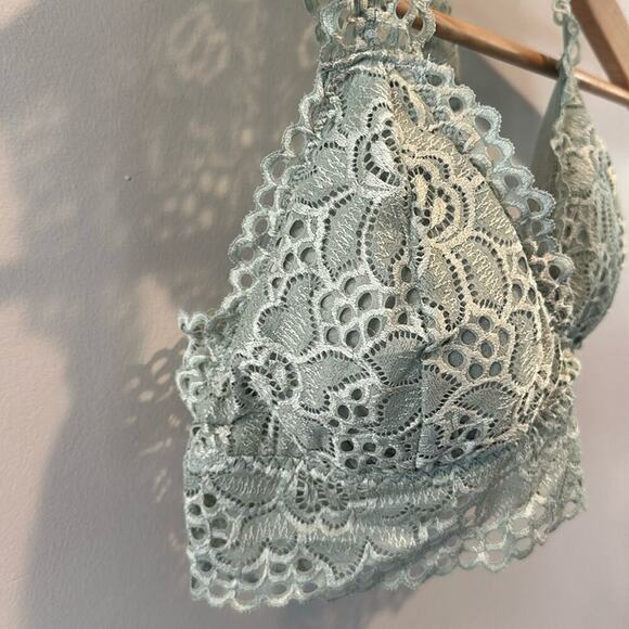 Listicle Medium Seafoam Lace Bralette - Picture 4 of 11